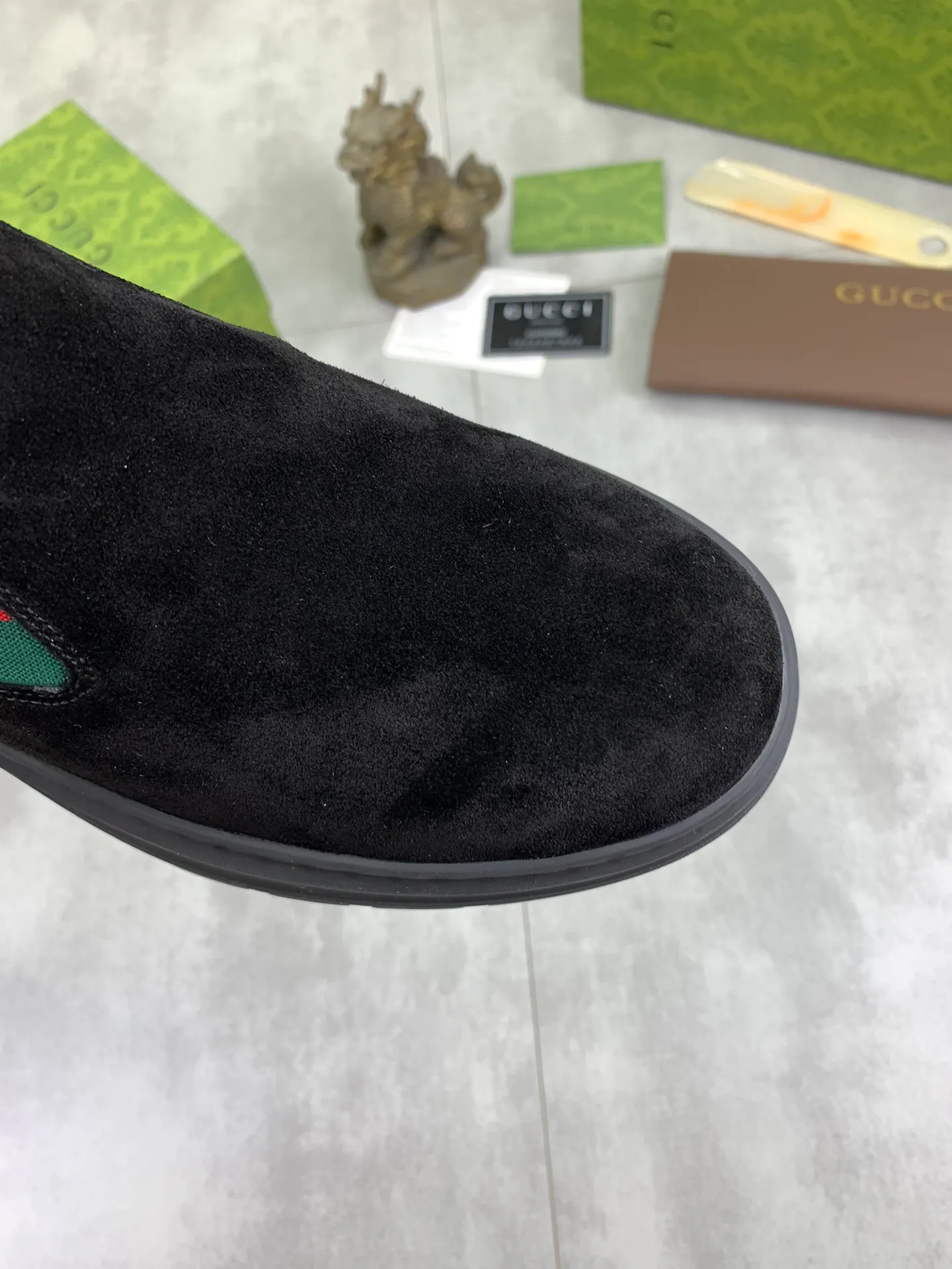 Men's shoes 💰P480 new style, sheepskin and velvet lining, new Gucci (Gucci) high-tops are on the market, new men's shoes, 😘fabrics are selected from original imported calfskin. Soft sheepskin lining and warm fleece lining. The original version is awesome! 👍🏿Original open-molded non-slip PU outsole, with exquisite lines, simple and elegant, super comfortable and classy on foot, suitable for leisure travel. Code number:38-44